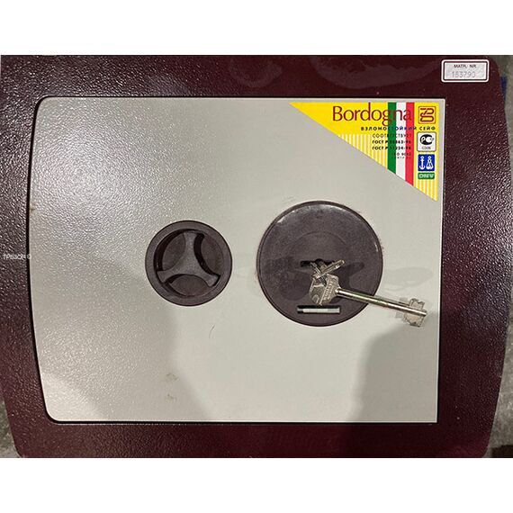 Встраиваемый в стену сейф Bordogna Lorica 82С в МосквеВстраиваемый в стену сейф Bordogna Lorica 82С в Москве[image_num]